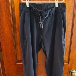 Lululemon On the Fly 7/8 (27” inseam) Pant Navy Size 4